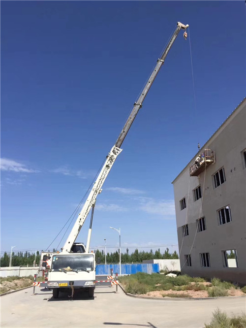 临安区“轻装强干”—— 吊车的 “轻量化臂架” 技术