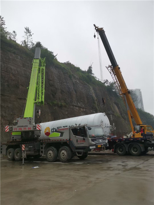 临安区“不怕风雨冻”—— 吊车的 “恶劣环境适应” 技术